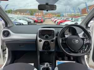 2014 Toyota Aygo 1.0 Vvt-I X-Play Euro 5 5dr Euro 5 in White — image 2