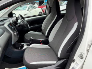 2014 Toyota Aygo 1.0 Vvt-I X-Play Euro 5 5dr Euro 5 in White — image 4