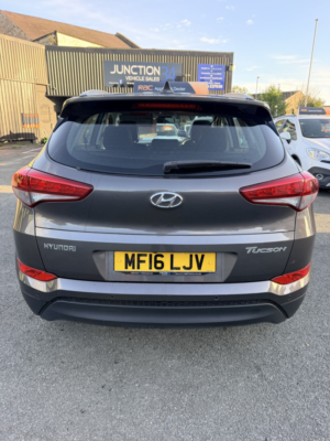 2016 Hyundai Tucson 1.7 Tucson Se Nav 1.7 D 116ps Bd +fss in Grey — image 6