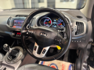 2014 Kia Sportage 1.7 Crdi Ecodynamics 3 2WD Euro 5 (s/s) 5dr in Black — image 2