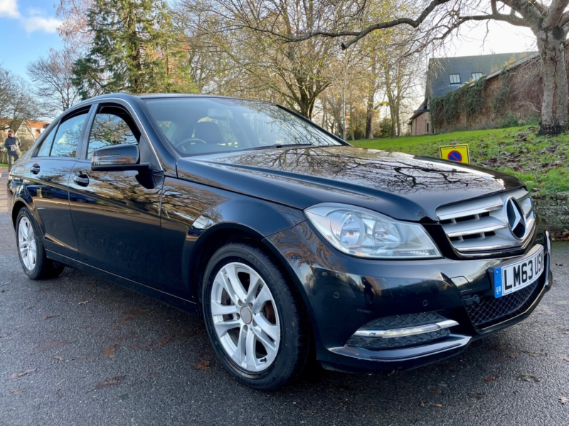 2013 Mercedes-Benz C-Class 1.6 C180 Blueefficiency Executive Se 4d 154 Bhp in Black — image 1