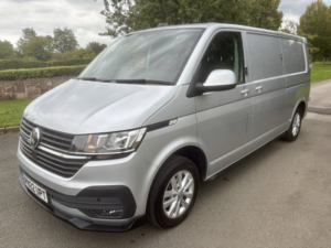 2022 Volkswagen Transporter T6.1 2.0 Tdi Highline 150 Lwb 6sp Ulez Eu6 in Silver — image 2