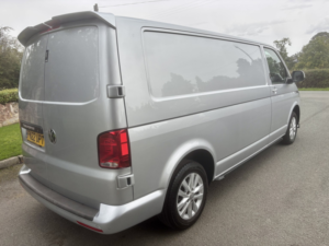 2022 Volkswagen Transporter T6.1 2.0 Tdi Highline 150 Lwb 6sp Ulez Eu6 in Silver — image 4