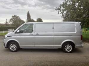 2022 Volkswagen Transporter T6.1 2.0 Tdi Highline 150 Lwb 6sp Ulez Eu6 in Silver — image 6