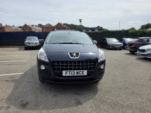 2013 Peugeot 3008 1.6 E-Hdi Active in Blue — image 2