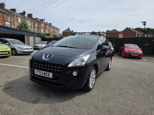 2013 Peugeot 3008 1.6 E-Hdi Active in Blue — image 3