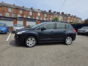 2013 Peugeot 3008 1.6 E-Hdi Active in Blue — image 4