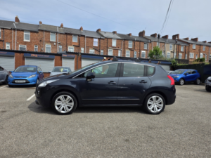 2013 Peugeot 3008 1.6 E-Hdi Active in Blue — image 6