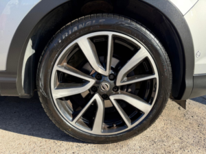 2014 Nissan Qashqai 1.5 Dci Tekna SUV 5dr Diesel Manual 2WD Euro 5 (s/s) (110 Ps) in Silver — image 5