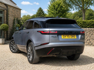 2020 Land Rover Range Rover Velar 2.0 D240 R-Dynamic Se Auto 4WD Euro 6 (s/s) 5dr in Blue — image 5