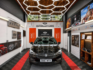 2017 Vauxhall Astra 1.4i Turbo Elite Nav Euro 6 5dr in Black — image 2