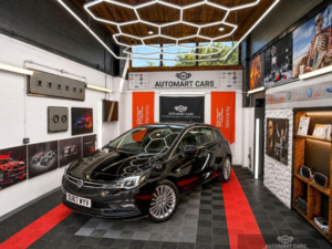 2017 Vauxhall Astra 1.4i Turbo Elite Nav Euro 6 5dr in Black — image 3