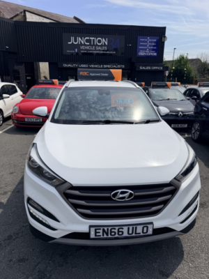 2017 Hyundai Tucson 1.7 Tucson Se Nav 1.7 D 116ps Bd +fss in White — image 2
