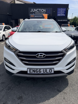 2017 Hyundai Tucson 1.7 Tucson Se Nav 1.7 D 116ps Bd +fss in White — image 3
