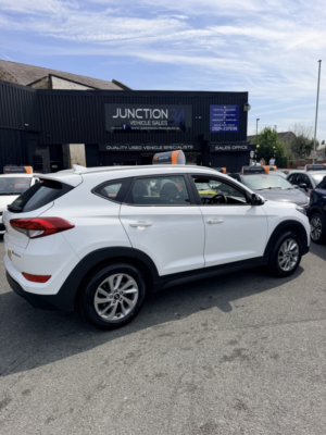 2017 Hyundai Tucson 1.7 Tucson Se Nav 1.7 D 116ps Bd +fss in White — image 5