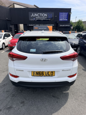 2017 Hyundai Tucson 1.7 Tucson Se Nav 1.7 D 116ps Bd +fss in White — image 6