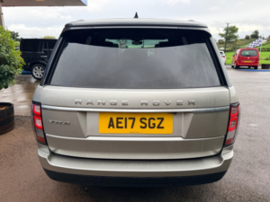 2017 Land Rover Range Rover 3.0 Td V6 Vogue SUV 5dr Diesel Auto 4WD Euro 6 (s/s) (258 Ps) in Gold — image 3
