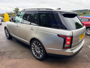 2017 Land Rover Range Rover 3.0 Td V6 Vogue SUV 5dr Diesel Auto 4WD Euro 6 (s/s) (258 Ps) in Gold — image 4