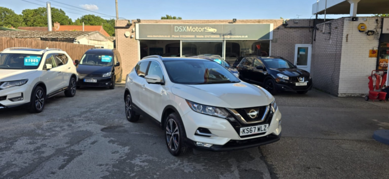 2017 Nissan Qashqai 1.6 Dig-T N-Connecta in White — image 1