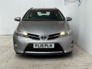 2015 Toyota Auris 1.4 D-4d Icon Touring Sports Euro 5 (s/s) 5dr in Grey — image 2