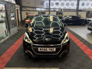 2016 Peugeot 208 1.2 Puretech Gt Line in Black — image 3