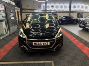 2016 Peugeot 208 1.2 Puretech Gt Line in Black — image 4