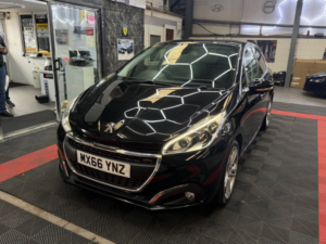 2016 Peugeot 208 1.2 Puretech Gt Line in Black — image 5