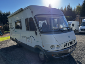 1998 Hymer B544 Motorhome Drop Down Bed in Silver — image 4