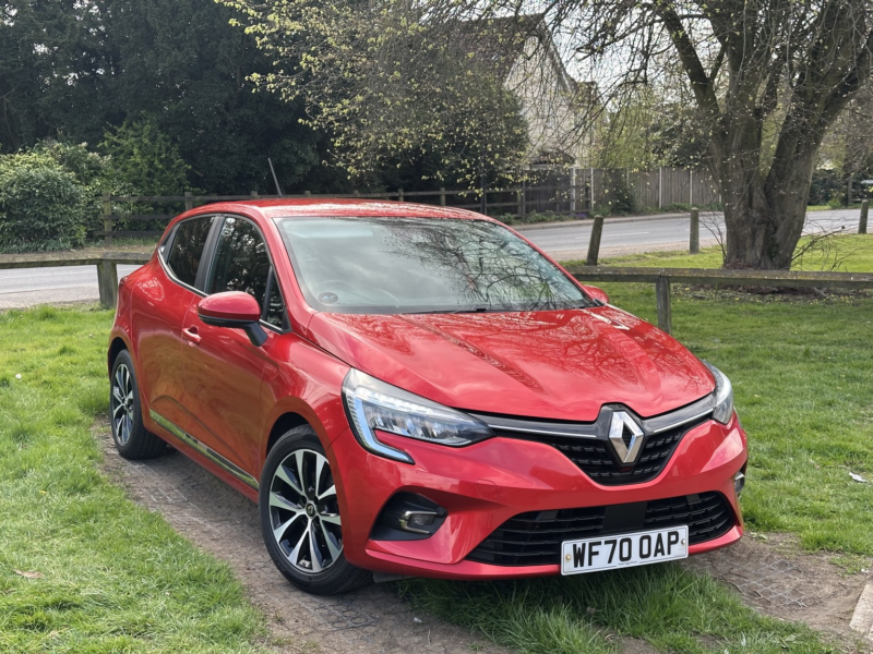 2020 Renault Clio 1.5 Iconic Blue Dci 85 in Red — image 1