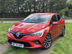 2020 Renault Clio 1.5 Iconic Blue Dci 85 in Red — image 2