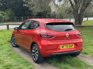 2020 Renault Clio 1.5 Iconic Blue Dci 85 in Red — image 3