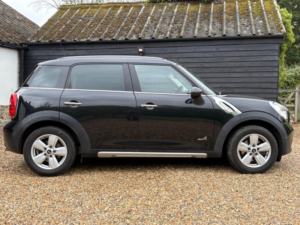2016 MINI Countryman 1.6 Cooper D All4 Euro 6 (s/s) 5dr in Black — image 3