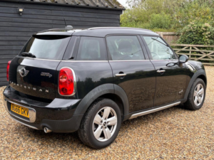 2016 MINI Countryman 1.6 Cooper D All4 Euro 6 (s/s) 5dr in Black — image 4