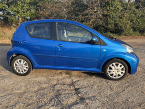 2010 Toyota Aygo 1.0 Vvt-I Blue in Blue — image 2