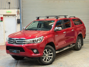 2017 Toyota Hilux 2.4 D-4d Invincible 4WD Euro 6 4dr (tss, 3.5t) in Red — image 2