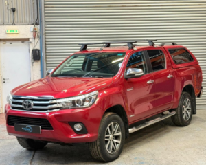 2017 Toyota Hilux 2.4 D-4d Invincible 4WD Euro 6 4dr (tss, 3.5t) in Red — image 4