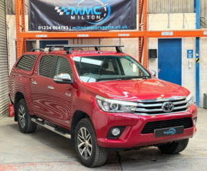 2017 Toyota Hilux 2.4 D-4d Invincible 4WD Euro 6 4dr (tss, 3.5t) in Red — image 5
