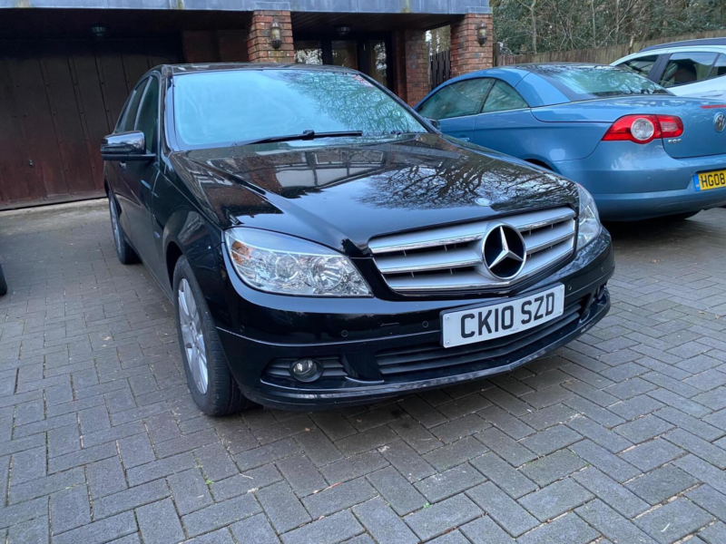 2010 Mercedes-Benz C Class 1.8 C180 Blueefficiency Executive Se Auto Euro 5 4dr in Black — image 1