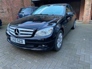 2010 Mercedes-Benz C Class 1.8 C180 Blueefficiency Executive Se Auto Euro 5 4dr in Black — image 4