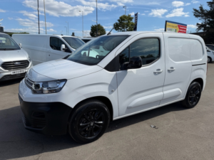 2023 Citroen Berlingo E- Driver Edition M in White — image 4