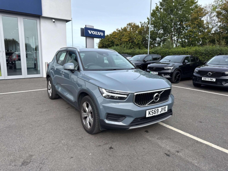 2019 Volvo Xc40 2.0 T4 Momentum Auto Euro 6 (s/s) 5dr in Grey — image 1