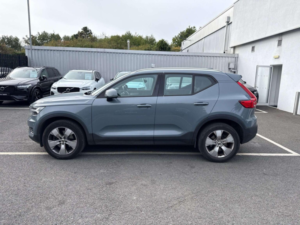 2019 Volvo Xc40 2.0 T4 Momentum Auto Euro 6 (s/s) 5dr in Grey — image 3