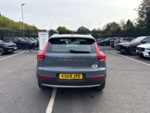 2019 Volvo Xc40 2.0 T4 Momentum Auto Euro 6 (s/s) 5dr in Grey — image 4