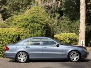 2003 Mercedes-Benz E Class 2.6 E240 Elegance in Blue — image 2