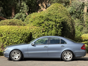 2003 Mercedes-Benz E Class 2.6 E240 Elegance in Blue — image 5