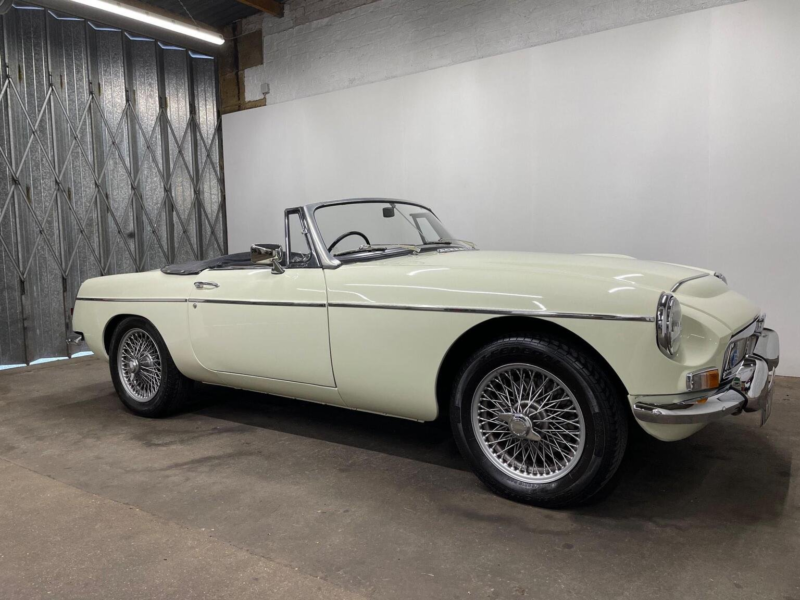 1968 MG Mgc - in White — image 1