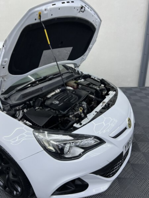 2015 Vauxhall Astra 2.0 Vxr 3dr in White — image 4