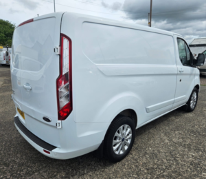 2022 Ford Transit Custom 2.0 Transit Custom Limited Van 300 L1 2.0l Ecoblue 130ps Fwd 6 Speed Manual in White — image 5