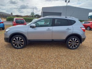 2012 Nissan Qashqai 1.5 Dci N-Tec+ 2WD Euro 5 5dr in Grey — image 4