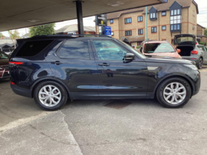 2018 Land Rover Discovery 2.0 Sd4 Se Auto 4WD Euro 6 (s/s) 5dr in Black — image 3